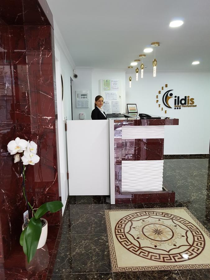 Hotel Ildis Яш Екстериор снимка